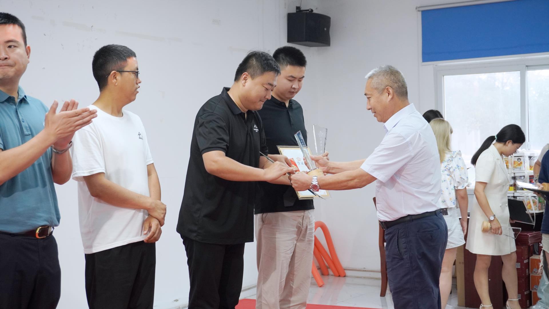 涵源環(huán)保年中總結(jié)會