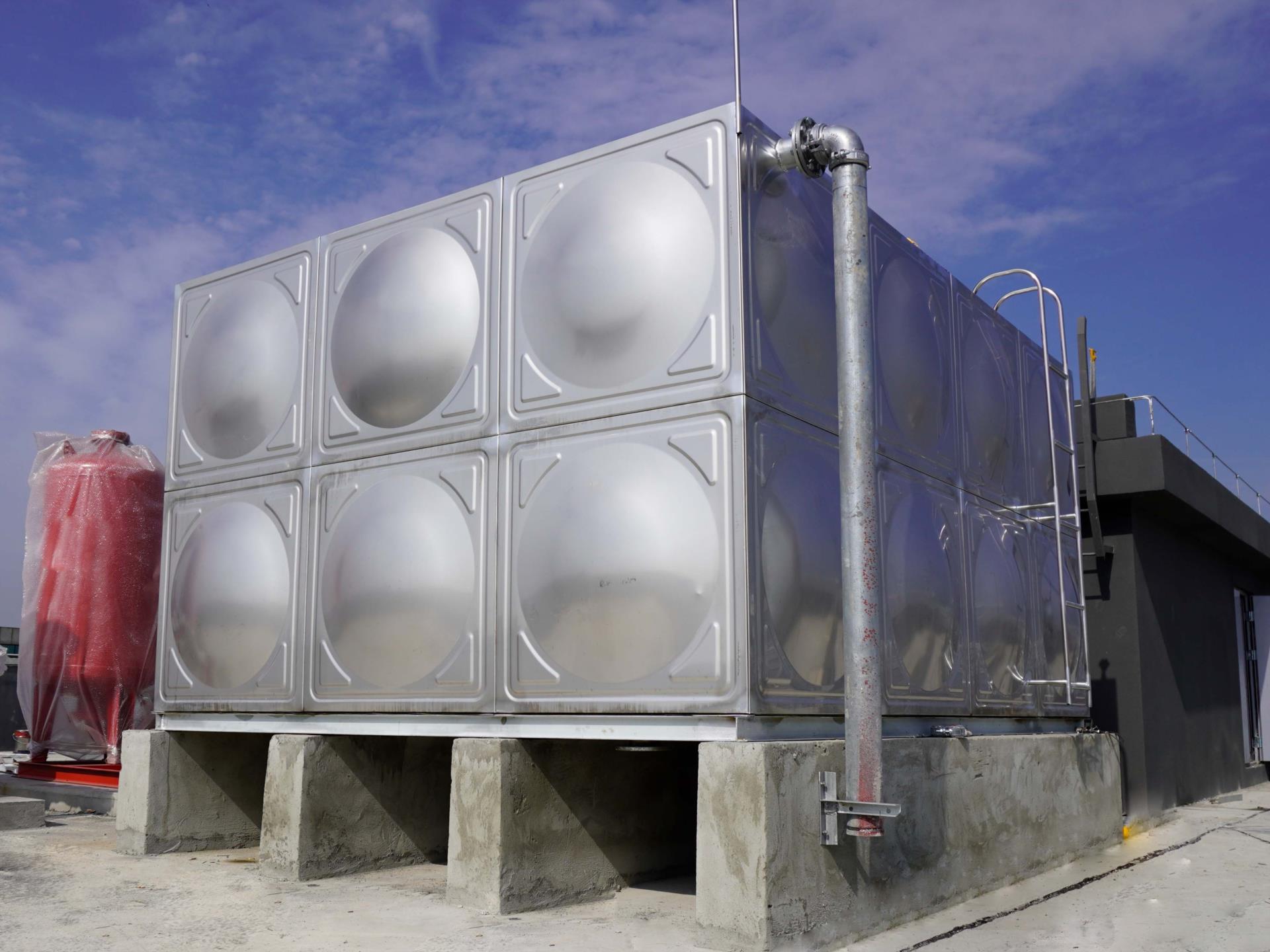 寫(xiě)字樓樓頂不銹鋼生活水箱