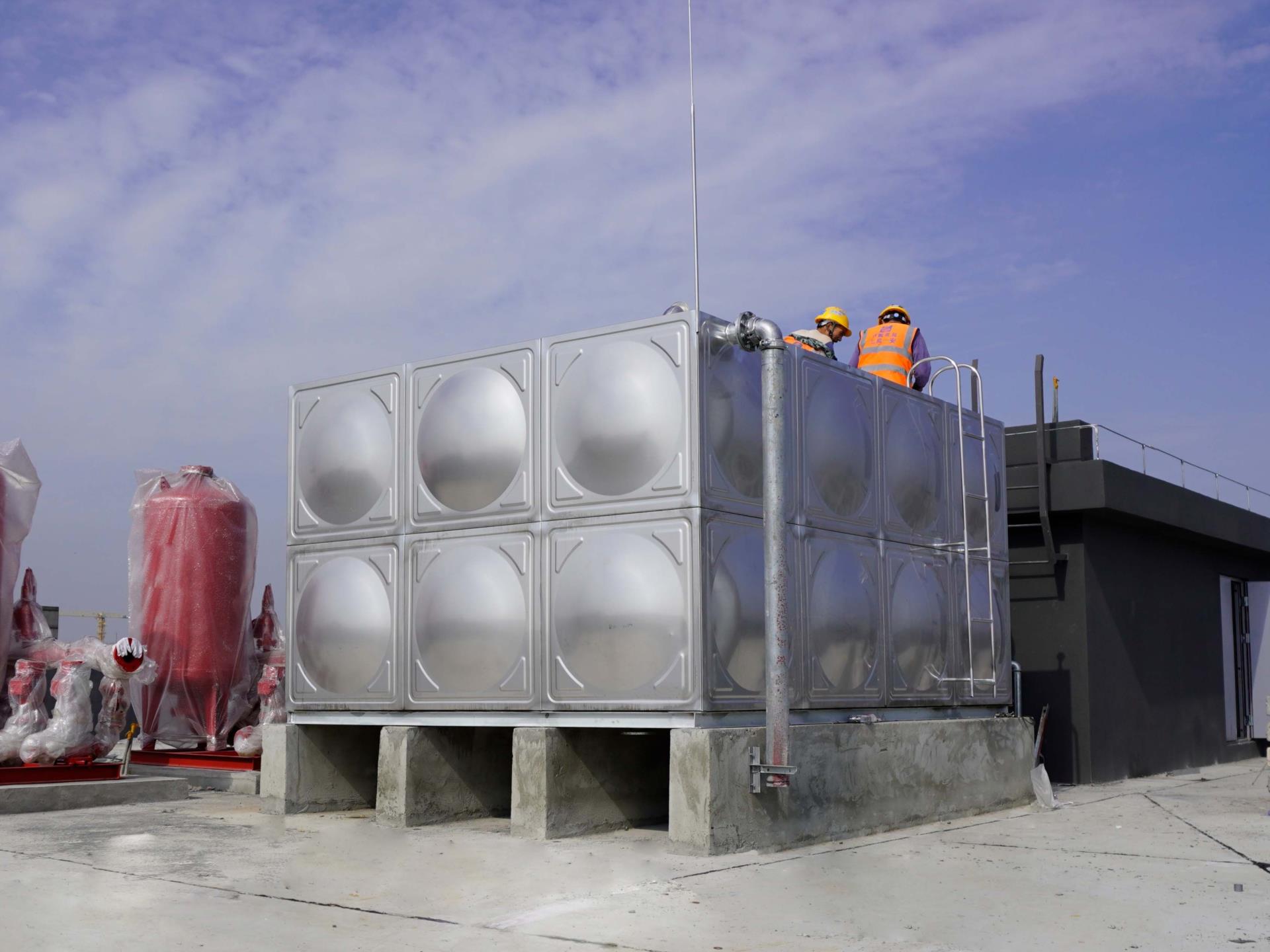 寫字樓樓頂不銹鋼生活水箱